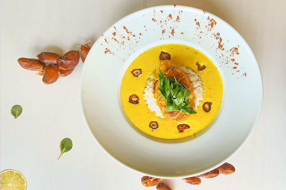 Hähnchen-Curry mit Datteln und Kokosmilch